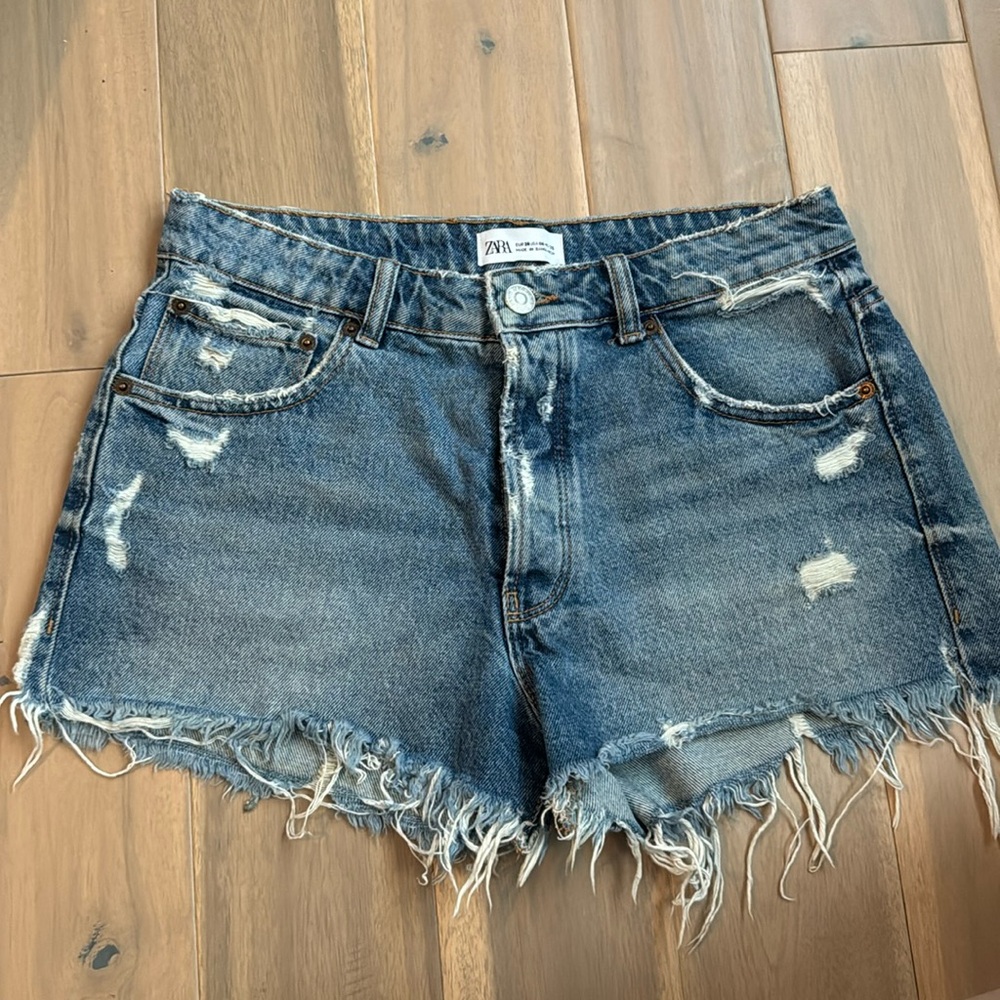 Zara vintage denim cut off shorts Size EUR 38/ USA 06